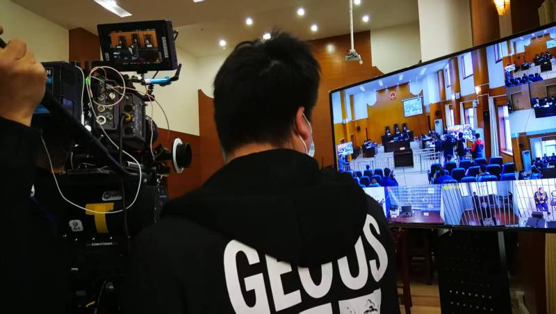 AI生成VS人工创意——黔西南广告片拍摄公司的技术浪漫主义实践